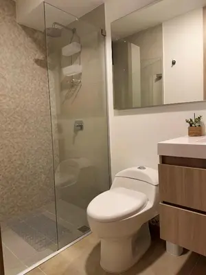 a bathroom with a toilet and a glass shower at refugio moderno in Barranquilla