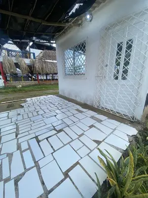 a room with a tile floor and a building at Apartaestudio Equipado a Menos de 100m de la Playa in Cartagena de Indias