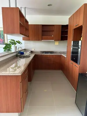 a kitchen with wooden cabinets and a counter top at CONDOMINIO LAGUNA CLUB 