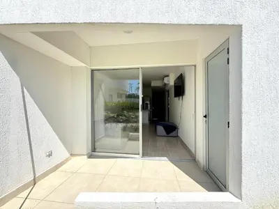 an empty hallway with a sliding glass door at Serena del Mar in Cartagena de Indias