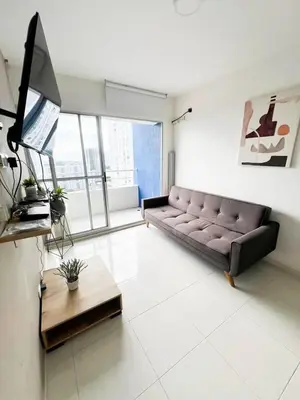 a living room with a couch and a table at Apartamento 3 Habitaciones con Piscina cerca de las Playas de Cartagena in Cartagena de Indias