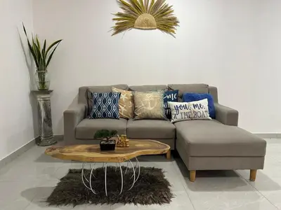 a living room with a couch and a coffee table at Apartamento coral del mar in Tolú