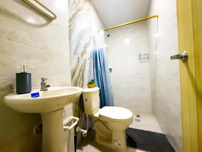 a bathroom with a sink and a toilet and a shower at Apartamento coral del mar in Tolú