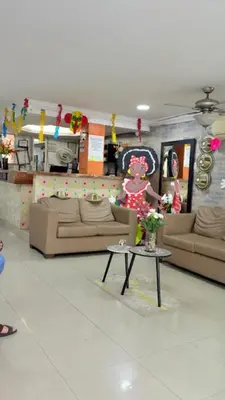 a living room with two couches and a table at Hotel Avanty Barranquilla in Barranquilla