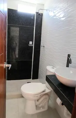 a bathroom with a toilet and a sink at Brisa y Rio Apartamento en Norte Centro historico in Barranquilla