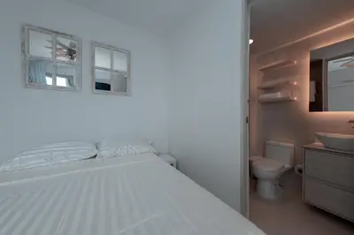 a bedroom with a bed and a sink and a toilet at Hermoso Apto Vista al Mar Céntrica ubicación in Cartagena de Indias