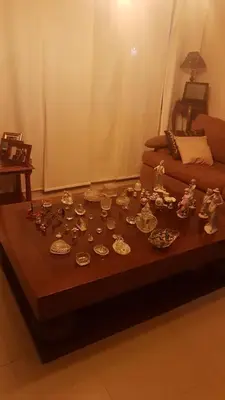a coffee table with a bunch of dishes on it at hermosa habitacion in Barranquilla