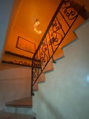 a staircase with an orange ceiling at hermosa habitacion in Barranquilla
