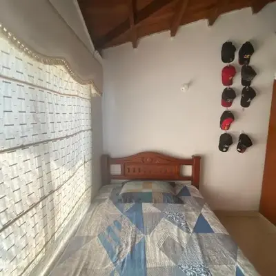 Habitación doble en casa de conjunto cerrado