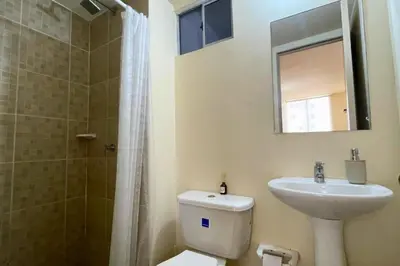 a bathroom with a sink and a toilet and a mirror at Apartamento cómodo, ubicación excelente in Barranquilla