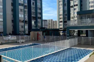 a swimming pool in a building with tall buildings at Apartamento cómodo, ubicación excelente in Barranquilla