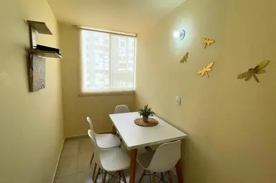 a small dining room with a table and chairs at Apartamento cómodo, ubicación excelente in Barranquilla
