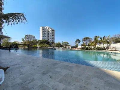 a large swimming pool with a building in the background at Horizonte Infinito - Calidez frente al mar Santa Marta in Santa Marta