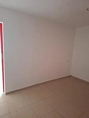 an empty room with a white wall and a tile floor at Apartamento amoblado in Barranquilla