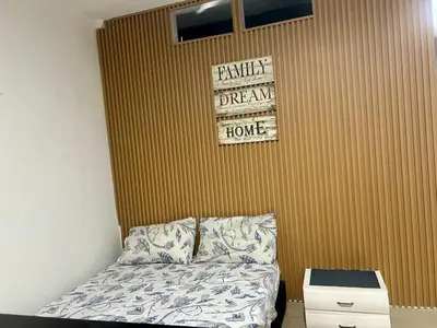 a bedroom with a bed and a sign on a wall at Apartamento Sol y mar Cartagena in Cartagena de Indias