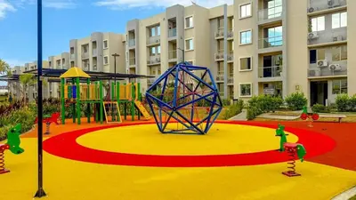 a playground with a play equipment on a yellow and red carpet at Apartamento moderno cerca del mar - Cartagena in Cartagena de Indias