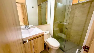a bathroom with a toilet and a sink and a shower at Apartamento moderno cerca del mar - Cartagena in Cartagena de Indias