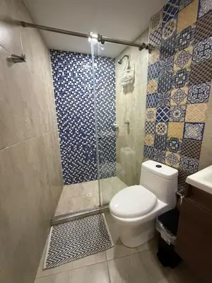 a bathroom with a toilet and a glass shower at Lujoso Apartamento en Cartagena in Cartagena de Indias