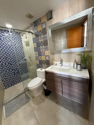 a bathroom with a toilet and a sink and a shower at Lujoso Apartamento en Cartagena in Cartagena de Indias