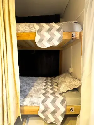 a couple of bunk beds in a room at Habitaciones CALA Capsulas en Ciudad Jardín, desayuno incluido in Barranquilla