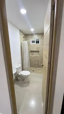 a bathroom with a toilet and a shower at Lindo & Cómodo Apartamento en La boquilla in Cartagena de Indias