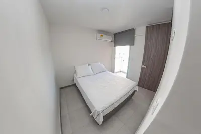 a small bedroom with a bed in a room at Apartamento cerca al Mar y a el Centro Histórico in Cartagena de Indias