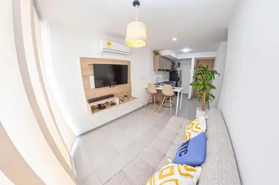 a living room with a couch and a tv at Apartamento cerca al Mar y a el Centro Histórico in Cartagena de Indias