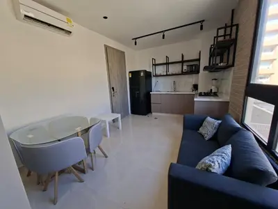 a living room with a blue couch and a table at Edificio Shanty- Easy Rents Sas in Barranquilla