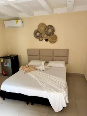 a bed in a room with hats on the wall at Awa de Mar Playa in Tolú