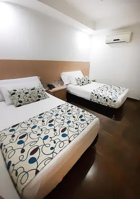 two beds in a hotel room with at Hotel Plaza 43 in Barranquilla