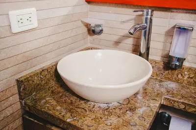 a bathroom with a white bowl sink on a counter at Apartamento piso 12 y 17 Welch in Cartagena de Indias