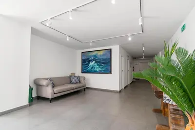 a living room with a couch and a painting on the wall at Apartamento Unik Cartagena Edificio Faro Tequendama in Cartagena de Indias