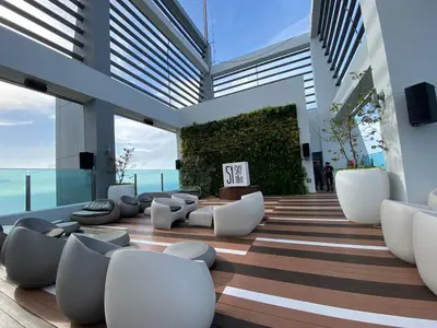 a lobby with couches and chairs in a building at Estelar Cartagena de Indias Hotel y Centro de Convenciones in Cartagena de Indias