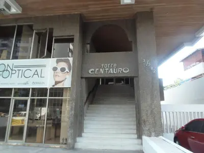 a building with a sign that reads true gemina at Edificio Torre Centauro in Cartagena de Indias