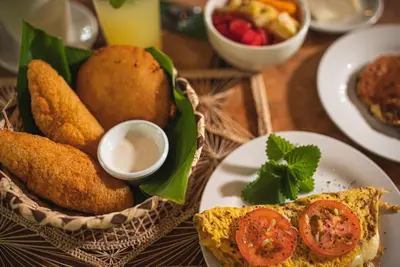 a plate of food with a basket of food at Isla Fuerte Eco House in Isla Fuerte