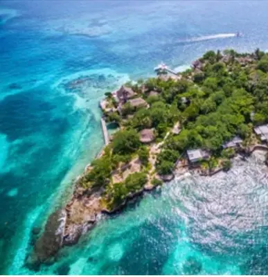 an island in the ocean with blue water at Eco Hotel Bosque Encantado in Isla Grande