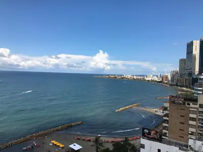 a view of a beach with buildings and the ocean at Excelente Apartamento Palmetto con vista al mar in Cartagena de Indias