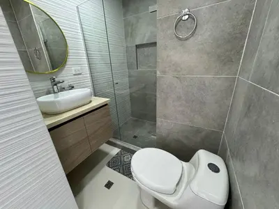 a bathroom with a toilet and a sink and a shower at Apartamento Vista Lateral a la Playa By ICDI in Cartagena de Indias