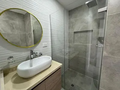 a bathroom with a sink and a shower with a mirror at Apartamento Vista Lateral a la Playa By ICDI in Cartagena de Indias
