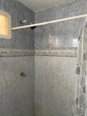 a bathroom with a shower with a shower curtain at Alojamiento Arte y Salud in Cartagena de Indias