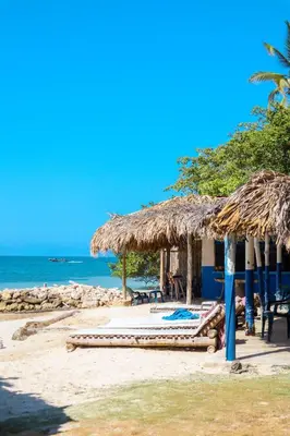a resort with a straw hut on the beach at Isla Múcura Dahlandia in Isla Mucura