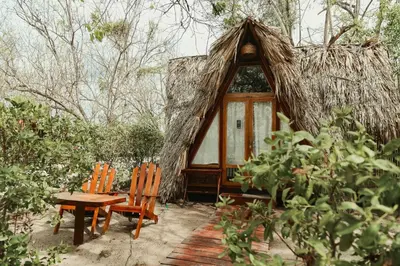a small hut with two chairs and a table at Hotel Islabela Islas Del Rosario in Isla Grande