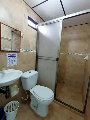 a bathroom with a toilet and a shower and a sink at Cabañas Cigua in Coveñas