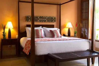 a bedroom with a canopy bed and two lamps at Hotel Quadrifolio in Cartagena de Indias