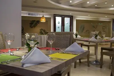 a dining room with a table with glasses and napkins at Country International Hotel in Barranquilla