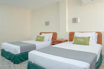two beds in a hotel room with sidx sidx sidx sidx at Ayenda 1313 Barahona 72 in Barranquilla