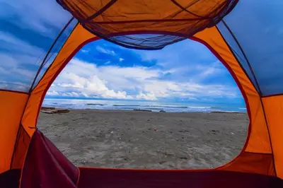 a view of the beach from the inside of a tent at Ecohotel Kocoluu in San Bernardo del Viento