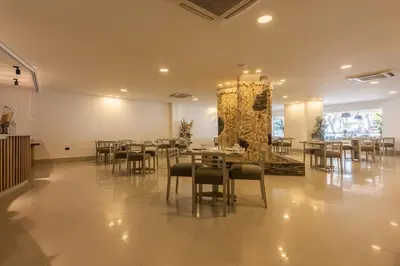 a restaurant with tables and chairs in a room at Hotel Regatta Cartagena in Cartagena de Indias