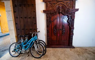 two bikes parked against a wall next to a door at Hotel Aguamarina Boutique in Cartagena de Indias