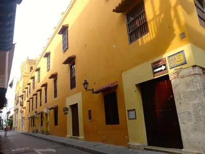 a yellow building on the side of a street at Apartamento Alvarez in Cartagena de Indias